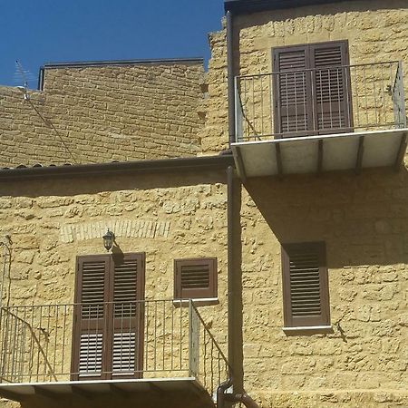 B&B A Due Passi Dal Centro Agrigento Exterior photo